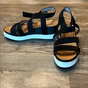 🖤Dr. Scholl's Black and White Wedges